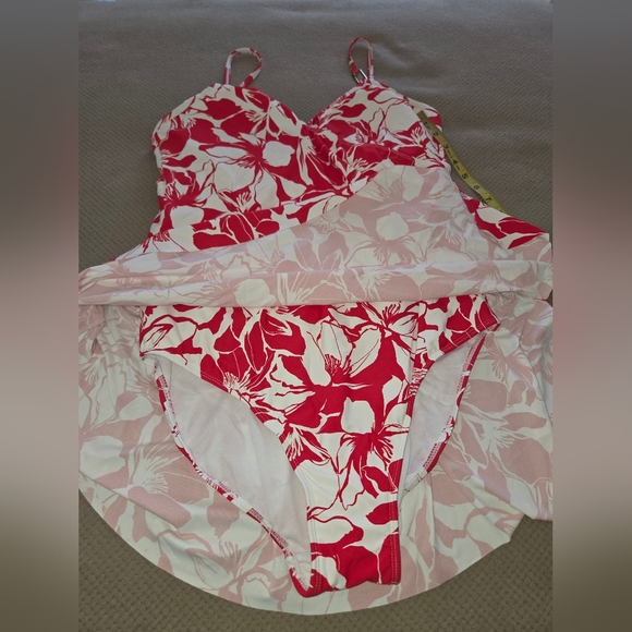 Liz Claiborne women's size 14 one-piece swimsuit - Picture 9 of 16